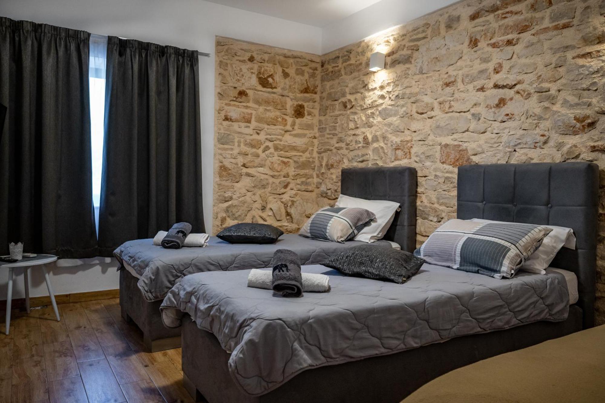 PUY Sonia Rooms מראה חיצוני תמונה
