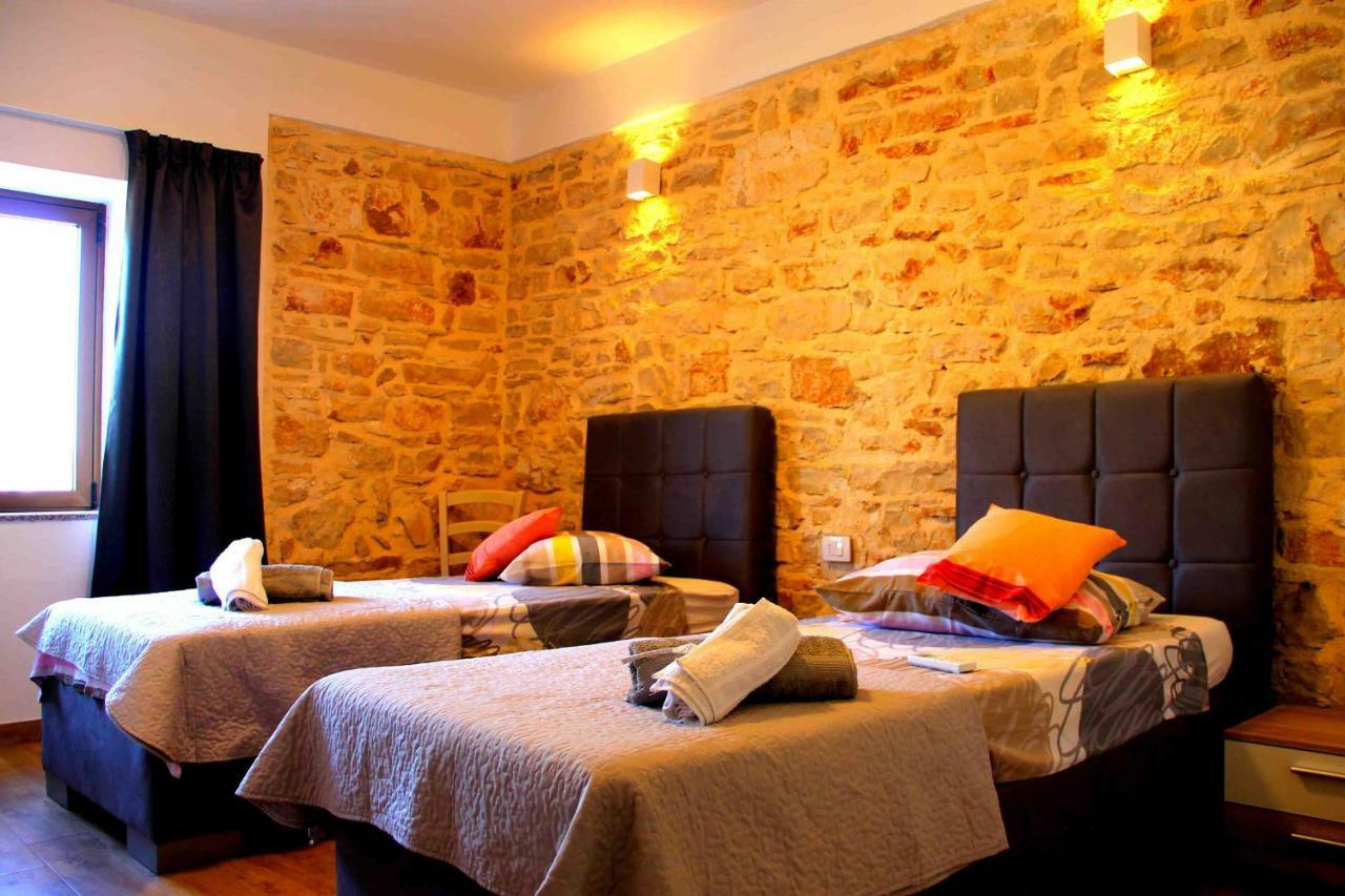 PUY Sonia Rooms מראה חיצוני תמונה